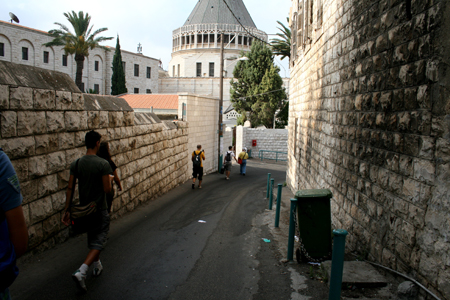 01.verso la basilica di Nazaret